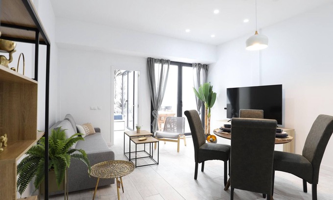Port de Sagunt House | Family-Friendly Modern Home Near the Beach with Terrace and High-Speed Internet