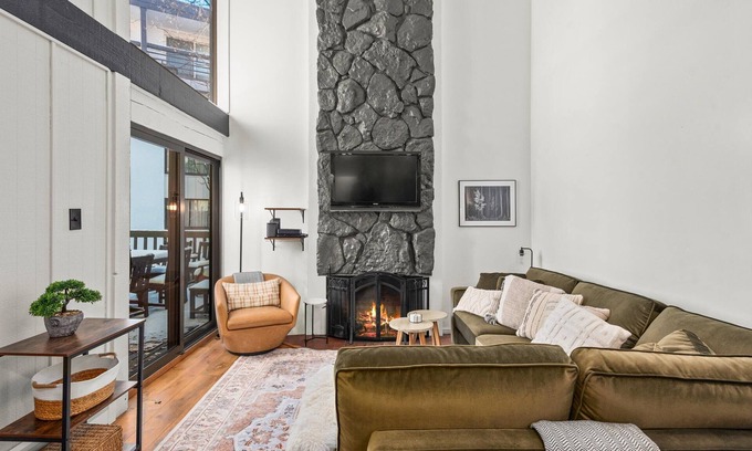 Snowmass Village House | Family Friendly Affordable 3BR Plus Loft Sleeps 8 Ski-In-Ski-Out Townhouse w/Hot