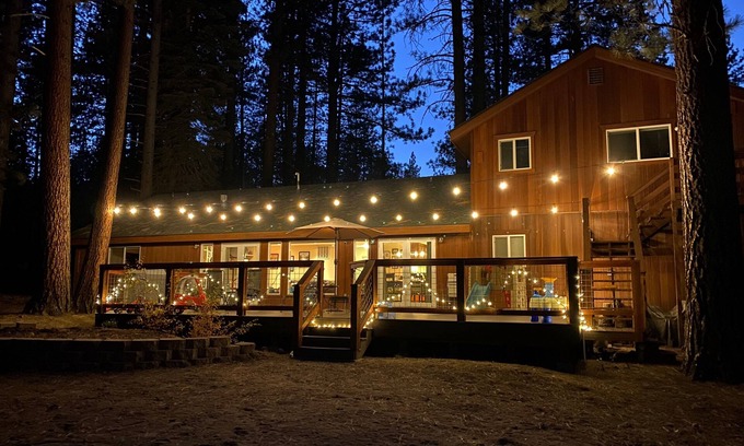 Pioneer Trail House | Family- Friendly Mountain & Forest View Retreat - 8 guests + kids 5 & under