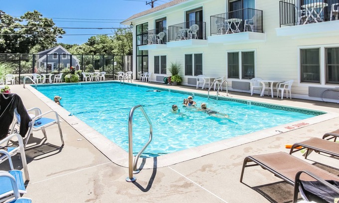 West Yarmouth Condo | Family-Friendly 1BR Condo w/Pools & Kitchenette