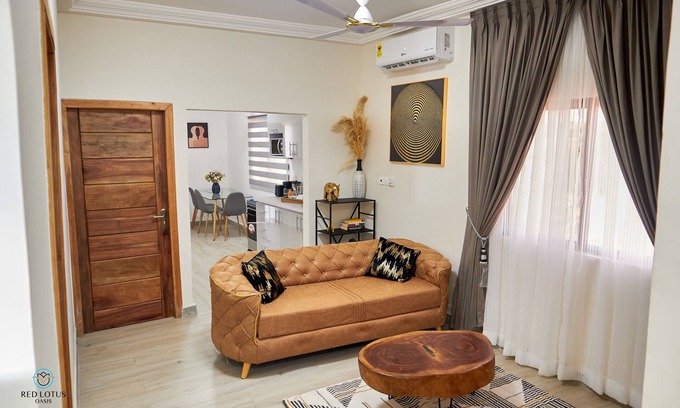 Accra Apartment | Family Friendly 2 Bedroom Apartment in Accra! Fast Wifi & Longstay Discount