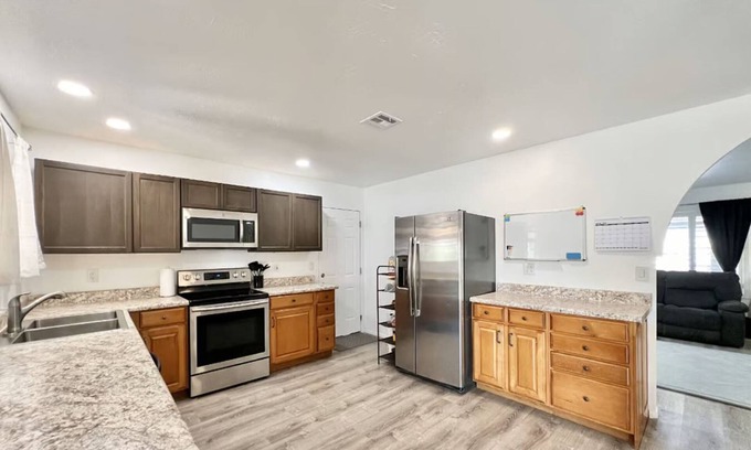 Prescott Country Club House | Family-friendly 2-bedroom 2-bathroom home with fenced backyard, toys, AC, WiFi