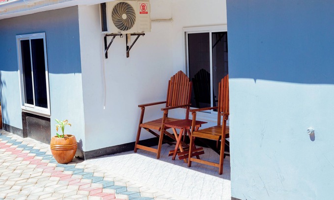 Mwananyamala House | Family-Friendly 2-bedroom house with AC and WiFi close to downtown Dar es Salaam