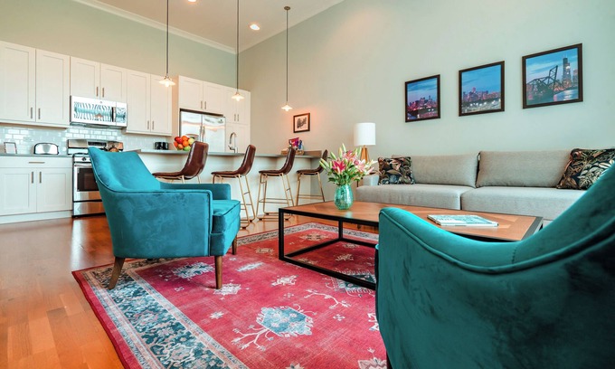Uptown Condo | Family Friendly 2BD/2BA Near Wrigley, Lincoln Square