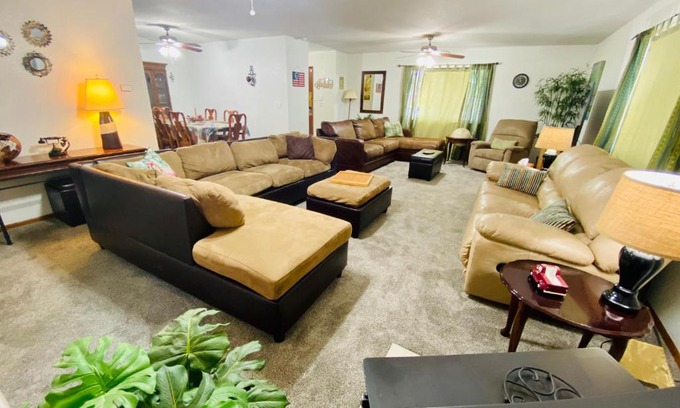 North Auburn House | Family friendly, 3 bedroom house, with king bed for up to 15 - BBQ - Internet - jet tub