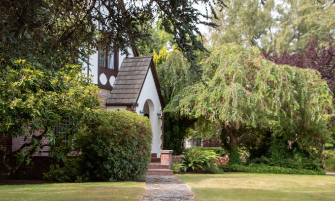 Monroe House | Family friendly, 3 block walk to town