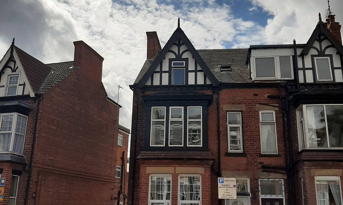 Bridlington Old Town Apartment | Family friendly, 3 bedrooms with parking & garden. Close to beach and town.