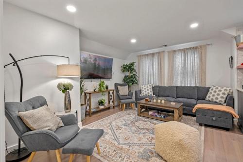 Salem Apartment | Family Friendly 3BD Oasis-Parking, WIFI & Pets OK!