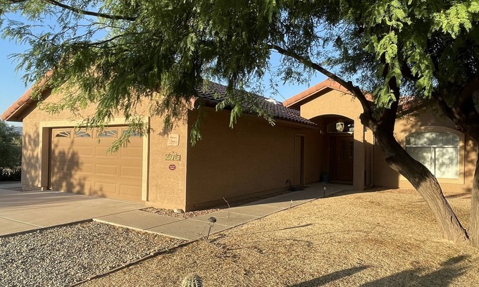 Anthem House | Family Friendly 3bed, 3bath house on Horse Ranch, minutes from trails and shops.