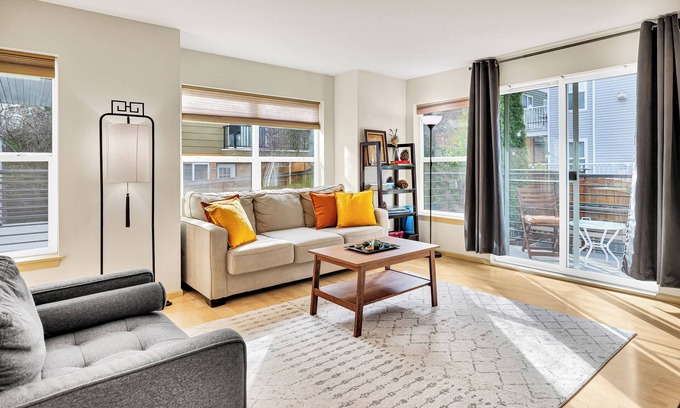 Interbay House | Family Friendly 3BR Minutes from Downtown