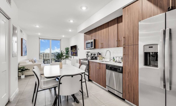 Overtown Apartment | Family-Friendly 3BR Near Downtown Miami W/Parking