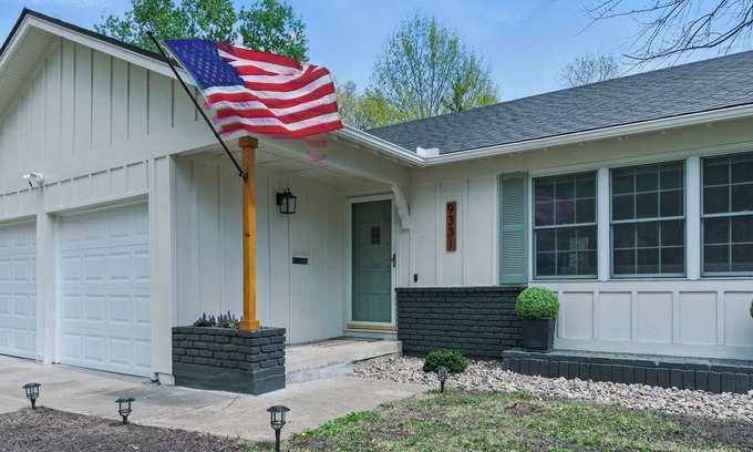 Overland Park House | Family-Friendly 4BR w/Game Room, Patio + Firepit