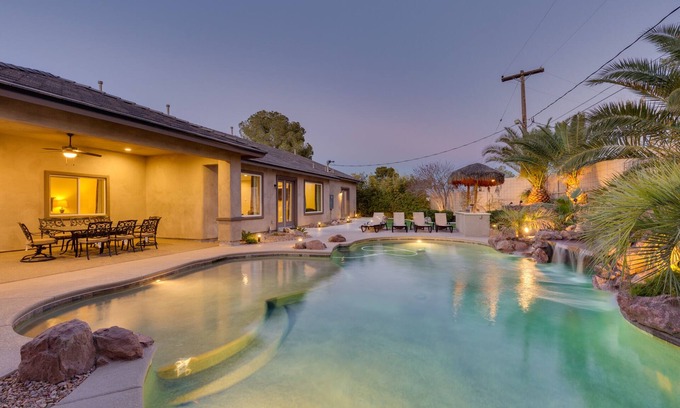 Royal Crest Rancheros House | Family Friendly 4000 Sq Ft 5 Bed 5.5 Bath, With Pool And Spa, 3 Miles To Strip