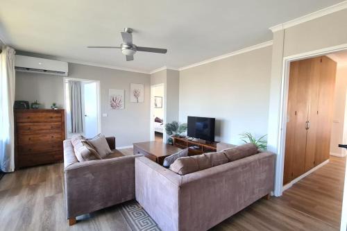 Holder Apartment | Family friendly 4BR Townhouse near Mt Stromlo - Hosted by Canstay