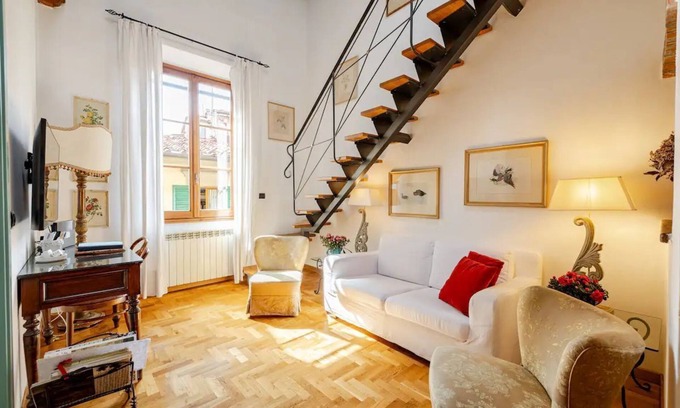 Sant' Ambrogio Apartment | FAMILY FRIENDLY, 5 STARS, TOP LOCATION, A/C, FREE WI/FI nSEE ALSO LISTING 165586