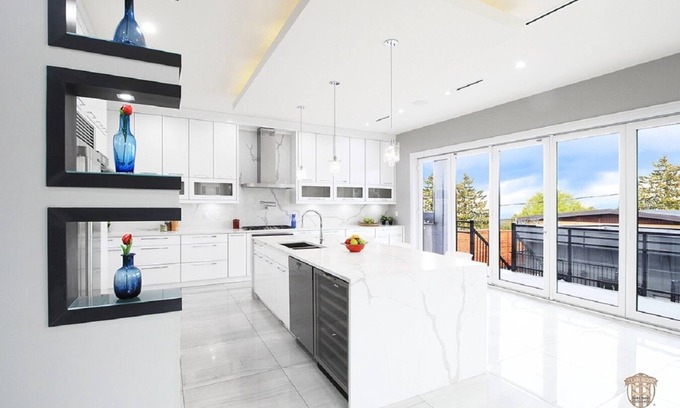 Burnaby Apartment | Family Friendly 6 Bed Rooms house - The Chateau Modern & Luxurious
