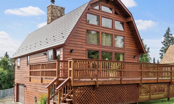 Mid-Hillside House | Family-friendly and Pet-friendly