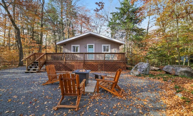 Pocono Pines Cabin | Family Friendly Cabin I Firepit+Hot Tub I Poconos