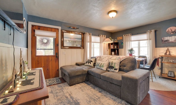 Prudenville Cabin | Family-Friendly Cabin: Walk to Lake Access!