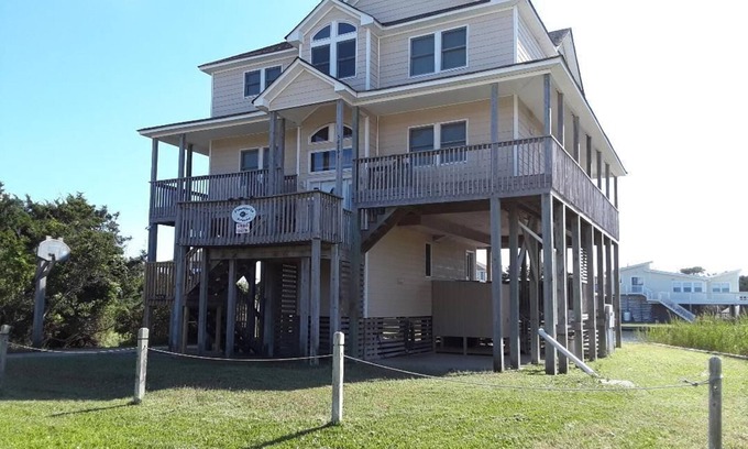 Brigands' Bay House | Family Friendly Canal Front Beach Home-Pet Friendly/Rec room/New Hot Tub