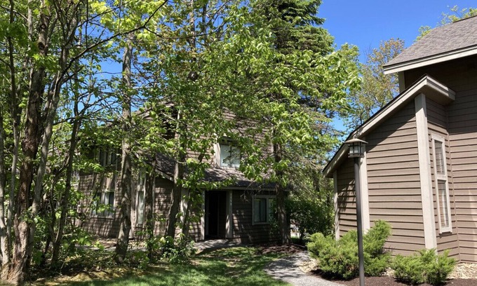 Hidden Valley Condo | Family Friendly Condo Minutes to Pool, Free Parking, Contact Free!