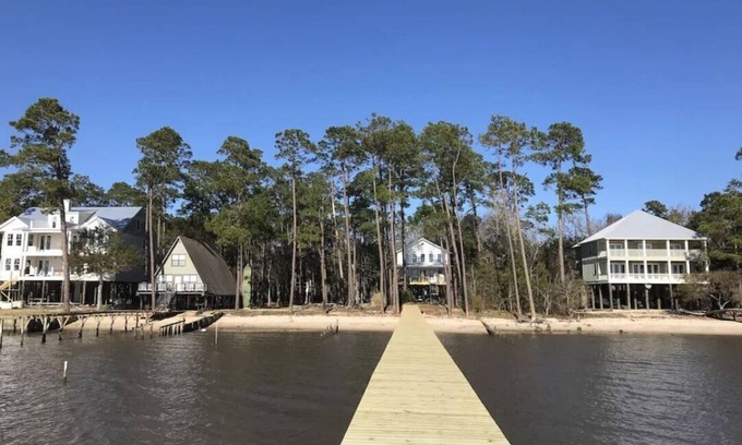 Alabama Gulf Coast House | Family Friendly Cottage With Pier and Beach on Mobile Bay