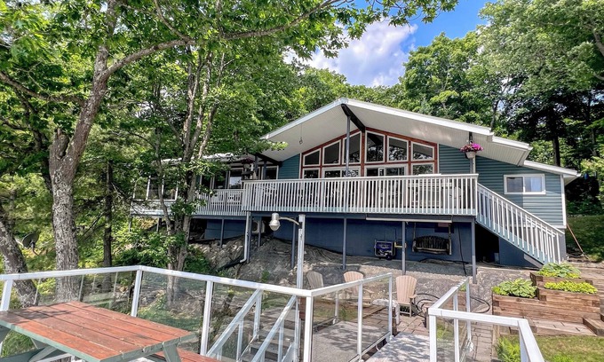The Archipelago Cottage | Family Friendly Cottage on Spectacular Kapikog Lake Muskoka