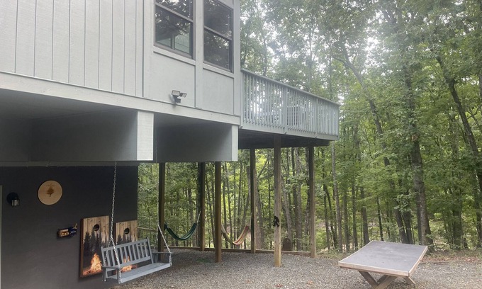 Penhook House | Family-Friendly Floating Tree House Near Smith Mountain Lake – Serene & Cozy