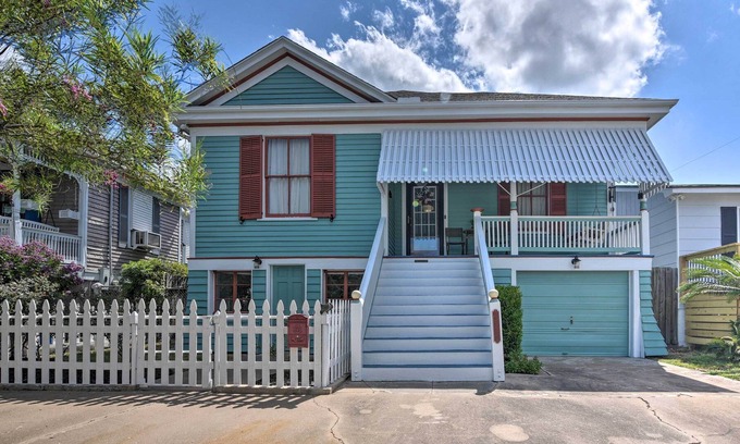 Galveston House | Family-Friendly Galveston Home: Walk to Beach!