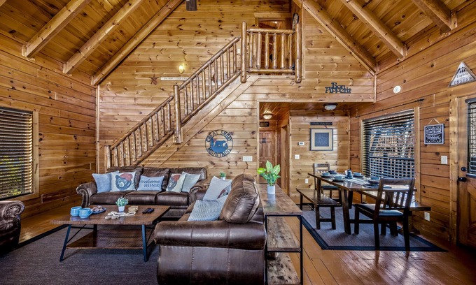Sevierville Cabin | Family Friendly - Great Location -Theatre-Hot Tub