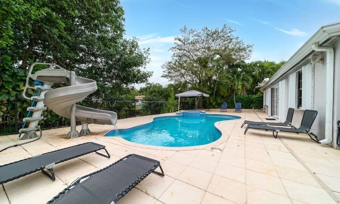 Ojus House | Family-Friendly Home in Miami: Fun and Comfort Await.