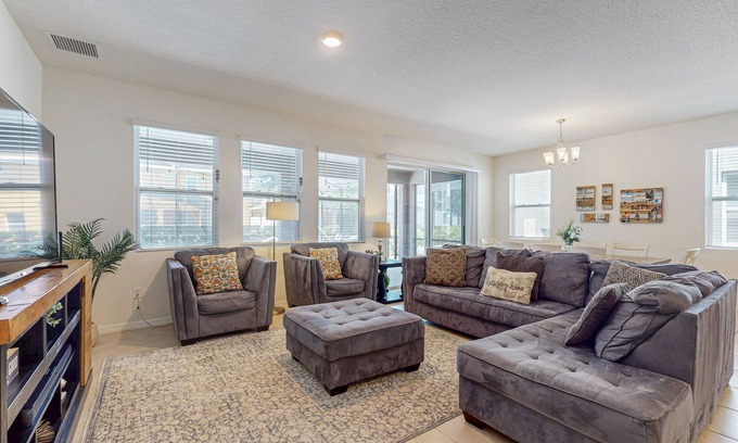Loughman House | Family-friendly home with private pool, spa & resort lazy river/water slide