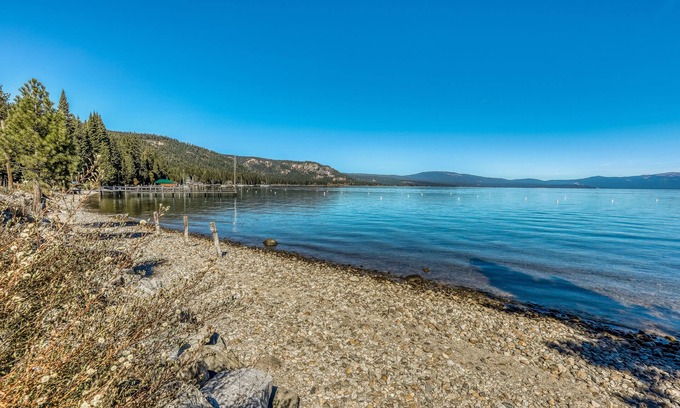 Tahoma House | Family-friendly home w/a beautiful yard & deck - close to the lake & ski slopes