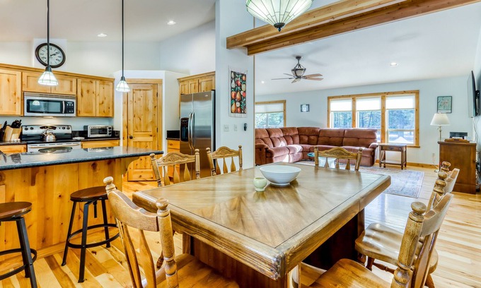 La Pine House | Family-Friendly Home with Central AC, Private Washer/Dryer, and WiFi
