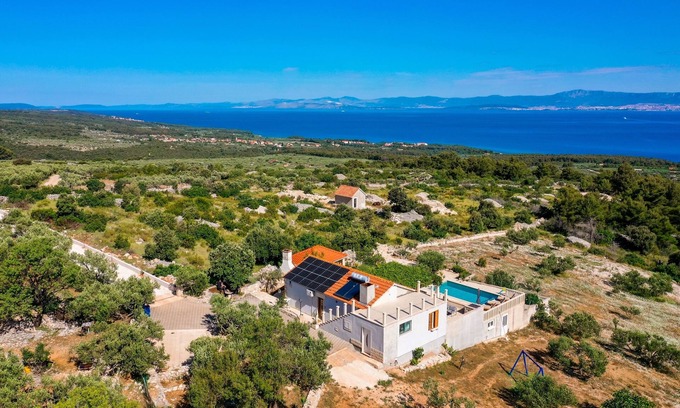 Supetar House | Family friendly house with a swimming pool Supetar, Brač (K-15280)