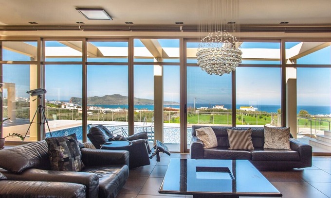 Kato Stalos Villa | Family friendly ★Jacuzzi★850mt to the beach & Tavernas★Private Heated pool
