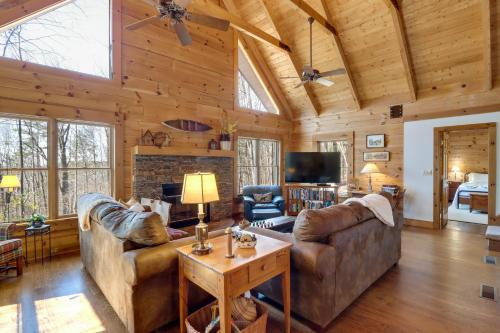Big Canoe House | Family-Friendly Jasper Cabin with Deck!