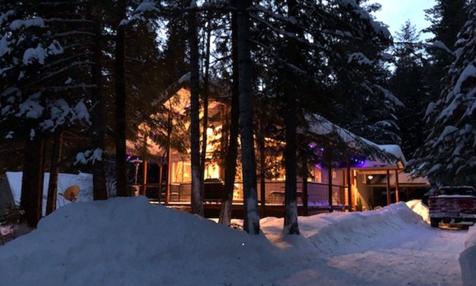 Priest River Cabin | Family-friendly lakefront cabin setting with beach and boatslip.