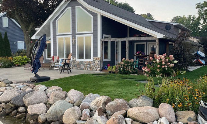 Rome City House | Family-Friendly Lakefront Home with Hot Tub and Kayaks