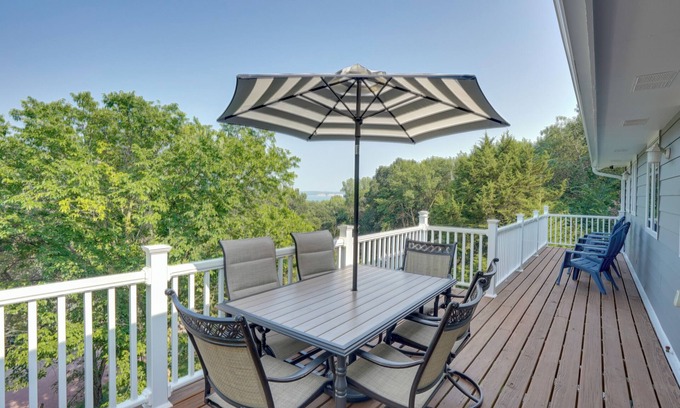 Yankton House | Family-Friendly ‘Lakeview Cottage’ w/Deck & View