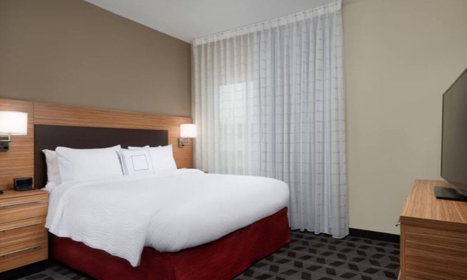 Lake Worth Hotel | Family-Friendly Modern King Studio Near Fort Worth Stockyards – 2 Units