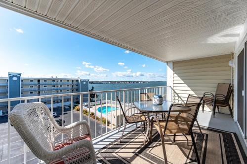 Midtown Ocean City Apartment | Family-Friendly Ocean City Condo Walk to Beach!