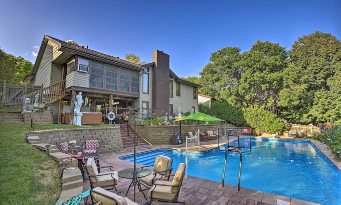 South Central Omaha House | Family-Friendly Omaha Oasis ~ 10 Mi to Dtwn!