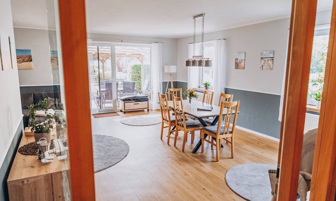 Dersau Apartment | Family-friendly semi-detached house by the lake, only 200m to the beach