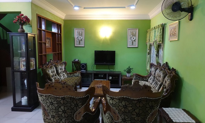 Taman Bangi House | Family-friendly semi detached 2.5 storey vacation home