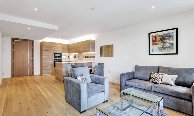 Woolwich Riverside Apartment | Family friendly, stylish river facing stylish 2 bed apartment- direct city links