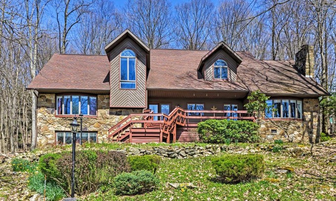 Alpine Lake House | Family-Friendly Terra Alta Home with Lake View!