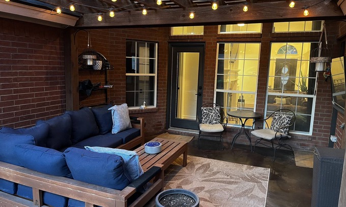 Lubbock House | Family Friendly - The Dapper Den Inn