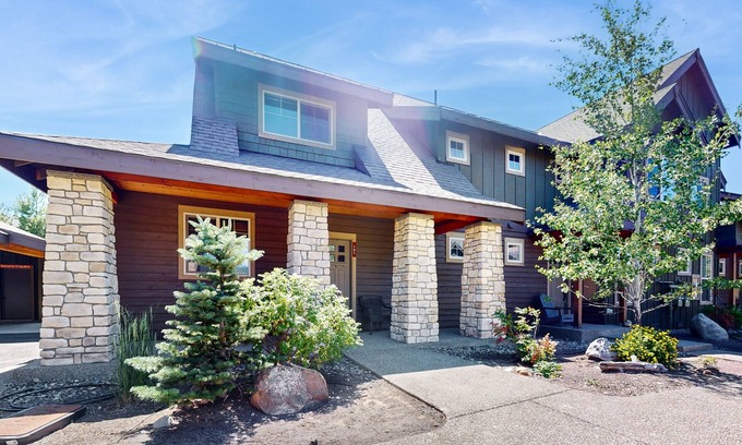 Cle Elum House | Family-friendly townhome with gas grill, fireplace, central AC and Wifi