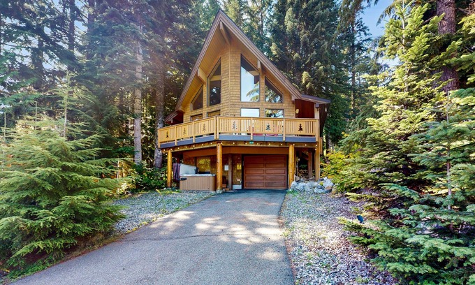 Hyak Cabin | Family-friendly ski cabin with private hot tub, mountain and slope views, Wifi